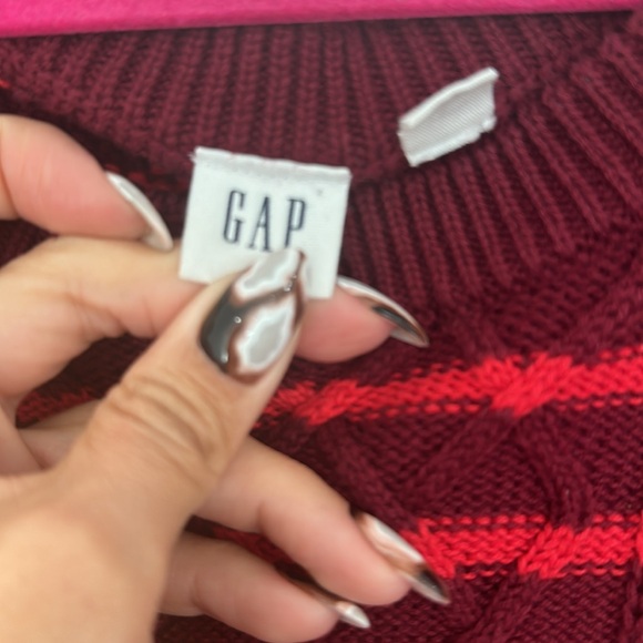 GAP red sweater - Picture 2 of 4